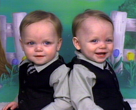 صور اطفال توائم - Twins  Copher%20twins%20-%20dylan%20&%20cameron